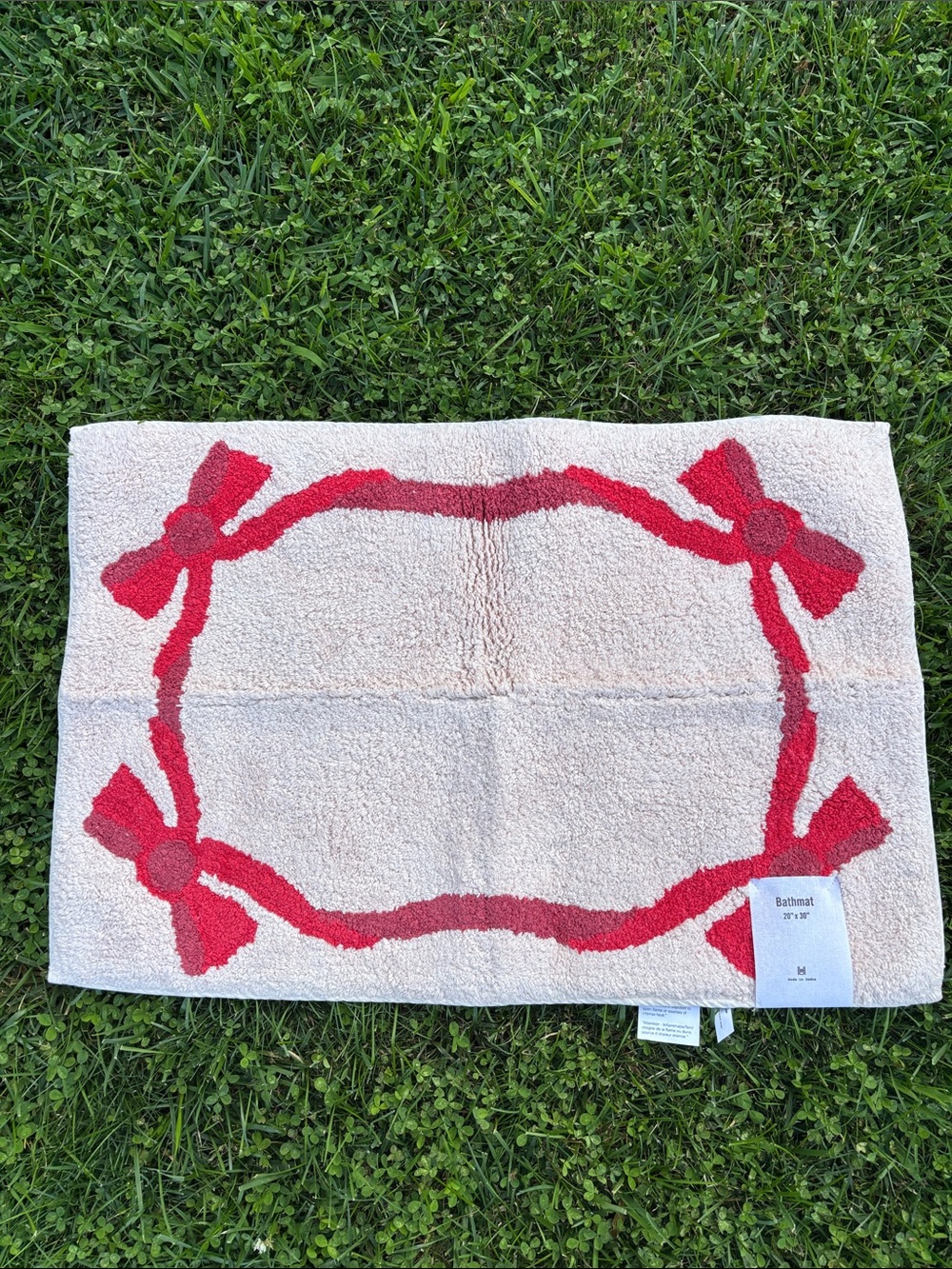 NWT Urban Outfitters Lacey Bows Bathmat